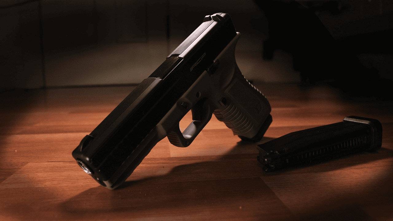 Glock 17 and Glock 19 pistols side by side comparison